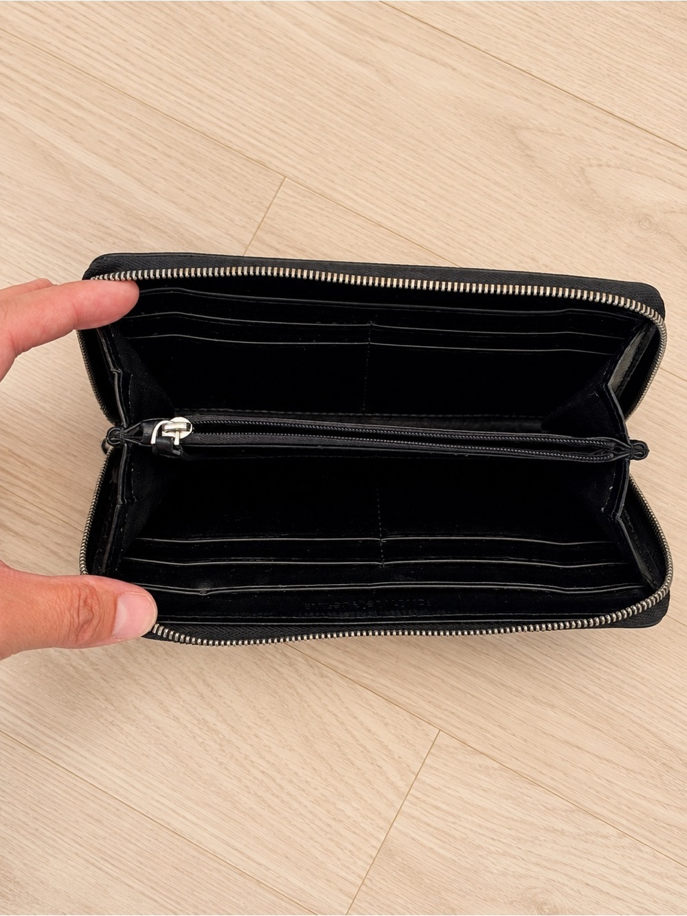 Calvin Klein Jeans Black Zip Around Wallet - Picture 3 of 5